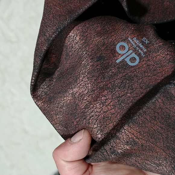 Alo yoga high rise metallic copper airbrushed leggings XS - Picture 14 of 16